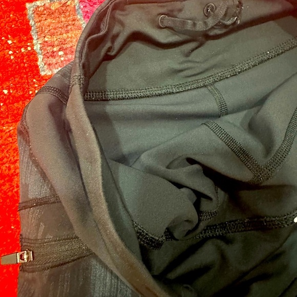 LULULEMON grey/black cropped printed leggings sz 6 - Picture 8 of 9